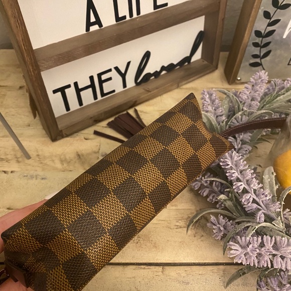 Authentic LV Crossbody ❌SOLD❌ - Picture 6 of 10